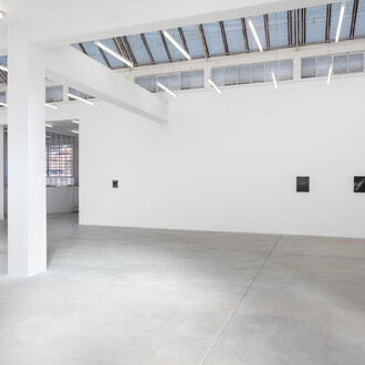 Mario García Torres, Oils, veduta dell’esposizione. Cortesia della Galleria Franco Noero