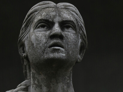 Hay que tener disposición a ser piedra reconstruida, modelada, abstraída de otros mundos