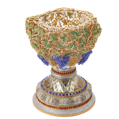 Gianmaria Buccellati, Coppa del Sacro Graal Oro giallo, oro rosa, argento, quarzo citrino, diamanti, smeraldi, granati cabochon, tanzaniti, 2013 