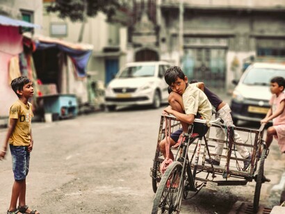 Bambini di strada a Kolkata (Calcutta), India: "...rividi quei ragazzini e scoprii così trattarsi di vagabondi senza casa e senza famiglia..."