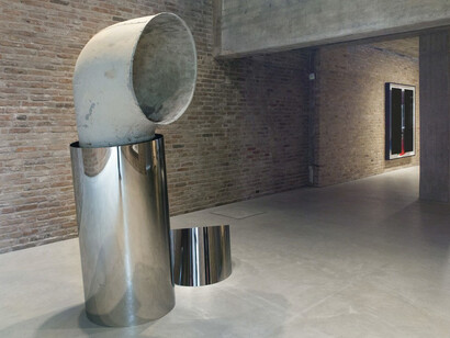 Kathryn Andrews, Exhibition view. Courtesy of König Galerie