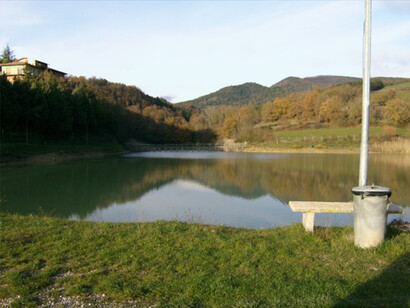 Vista sul lago di Cospaia, Italia repubblicadicospaia.it