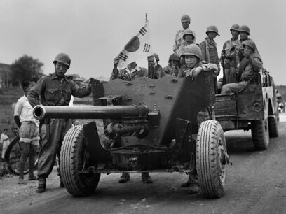 Examine o legado da Guerra das Coreias, evidenciando os impactos políticos, econômicos e sociais nas duas nações
