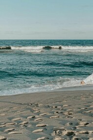 La sérénité de la mer et la liberté de pensée combinées à la brise fraîche dans les cheveux et à la joie de courir pieds nus