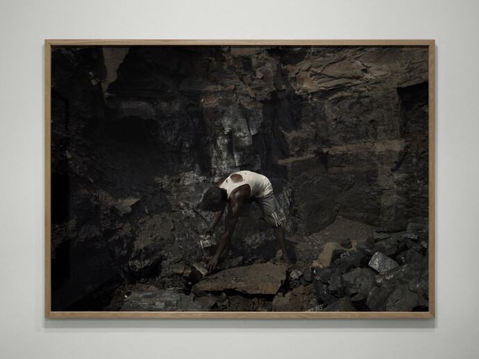 Toutes les images: Luc Delahaye, installation view, Courtesy of the artist and Galerie Nathalie Obadia, Paris/Bruxelles