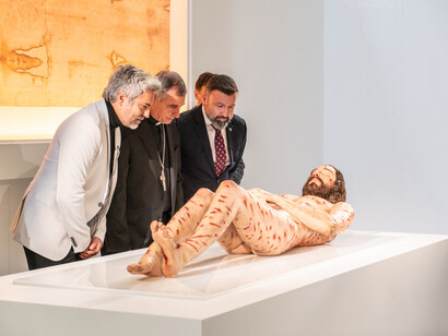 El hombre misterioso en la catedral de Salamanca, España