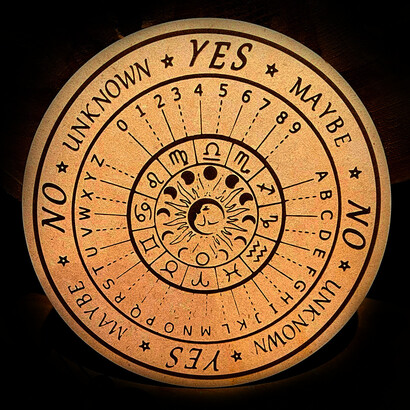 Radiesthésie. Une fois la bonne planche choisie, disposez votre pendule au-dessus du point neutre, faite le vide dans votre esprit, tant au niveau des pensées que des émotions et énoncez mentalement votre question