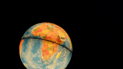 His major accomplishment was to inspire successive generations of sociologists to discard the
unit of analysis in which they had been trained and rather focus on the world system 