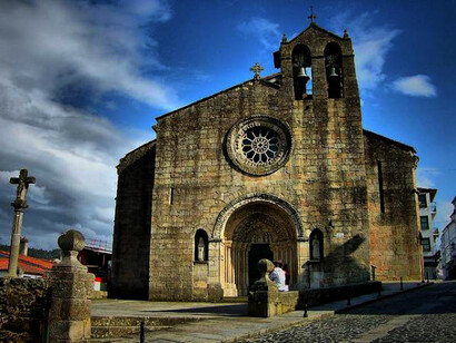 Comienza a llover, con esa intermitencia sonora que hace de Galicia la verde arpa de la lluvia