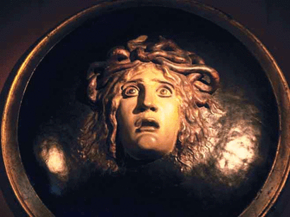 Medusa reflejada en el escudo de Atenea