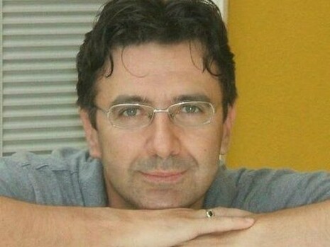 Il maestro Pietro Perini, direttore d’orchestra con cui le giovanissime promesse della musica si cimentano nel corso del Forum Pianistico Internazionale
