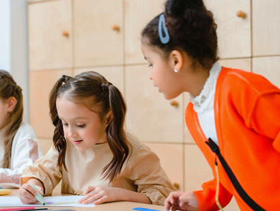 Después de tantos años de recordar el día,  
reconocí esa cara de decir “estoy triste… pero no me preguntes, porque voy a negarlo”