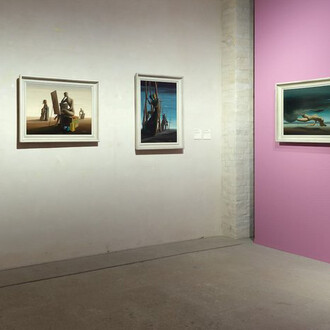 Verschiedene künstler, Strange! Ausstellungsansicht. Mit freundlicher genehmigung der Sammlung Scharf-Gerstenberg