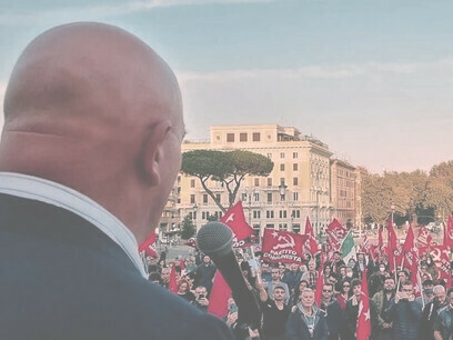 Marco Rizzo anlässlich der Demonstration auf der Piazza San Giovanni am 30. Oktober 2021