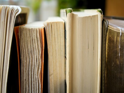 Gli anni Settanta hanno visto l'ascesa del giornalismo investigativo, con casi celebri come il Watergate che hanno dimostrato il potere dei media nel controllare i governi e le istituzioni