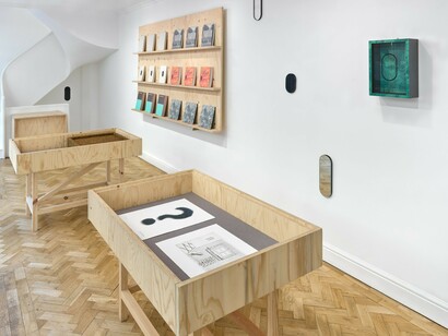 Richard Artschwager, Approximate objects, exhibition view. Courtesy of Gagosian