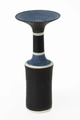 Lucie Rie, Vase with flaring rim, c. 1980. Courtesy of Frestonian Gallery