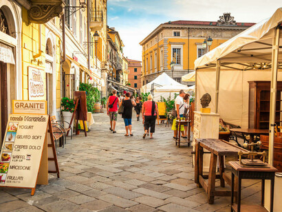 Mercato a Sarzana, La Spezia, Italia
