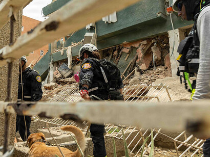Personal de rescate inspecciona edificios en La Guaira, Venezuela, el 28 de junio de 2026