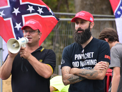Líderes de los «Proud Boys», quienes fungen como grupo de choque frente a cualquier expresión de desacuerdo con la derecha 