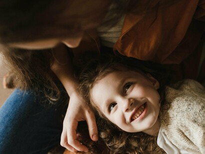 Mãe e filha. Eu sempre soube que os desafios não eram as noites em claro ou os primeiros passos. O verdadeiro peso estava na responsabilidade de formar um ser humano