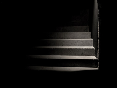 Las luminarias del cielo y del Hombre necesitan de la oscuridad para existir, pero la oscuridad no necesita de la luz para ser