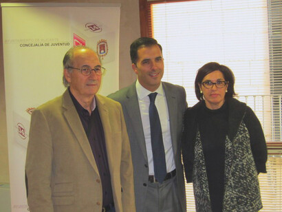 Placa concedida a Ramón Fernández Palmeral por la Concejalía de Juventud del Ayuntamiento de Alicante en el año 2012