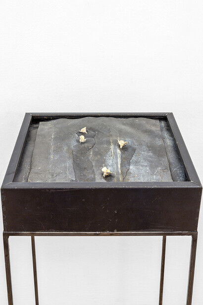 Gregorio Botta, Hölderlin, 2020, piombo, terracotta, acqua, ferro, cm 101x41x41, courtesy of Galleria Peola Simondi