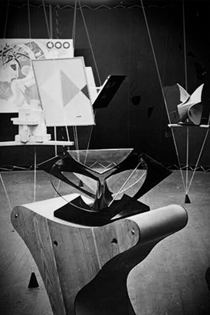 La galleria "Art of This Century"  aperta da Peggy Guggenheim a Manhattan, New York City, Usa, il 20 ottobre 1942
