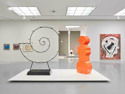 Nicola L., When the Earth turned the other way, exhibition view. Courtesy of M HKA