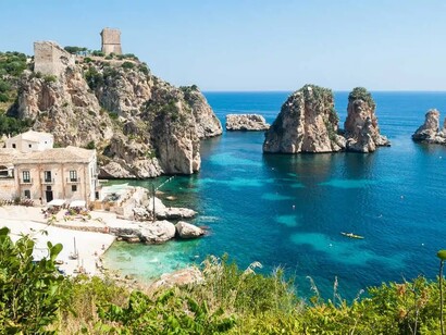 La Riserva dello Zingaro: la Tonnara di Scopello, un luogo unico intriso di storia e tradizione protetto dalle rocce e avvolto dal mare