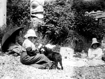 Emily Carr (centre) and Billie on the beach with two women at Chaatl, Haida Gwaii (Queen Charlotte Islands), 1912. Image F-07756, courtesy of the Royal BC Museum, BC Archives