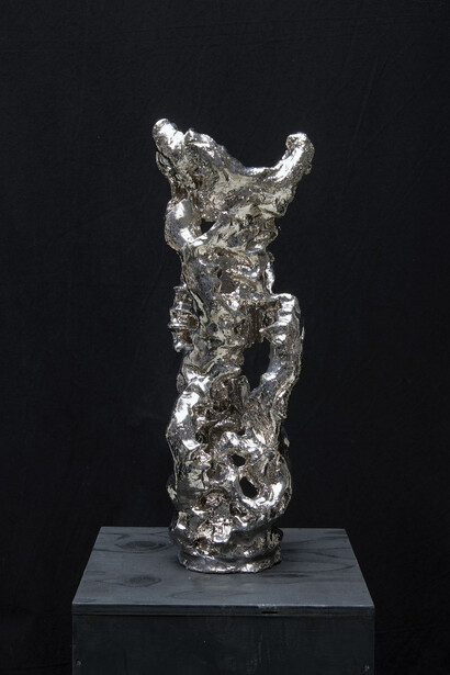 Markus Karstiess, Morris Doe, Detail, 2010
Platinum glazed cera- mic, 50 x 29 x 18 cm © Markus Karstiess/ VG Bild-Kunst, Bonn 2007-2015. Courtesy the artist and Bruce Haines Mayfair