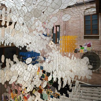 Jacob Hashimoto, Path to the sky, exhibition view. Courtesy of Studio La Città