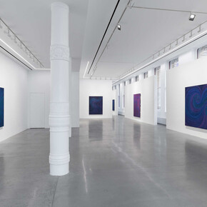Gwen O’Neil, A glimmer in the shade, exhibition view. Courtesy of Almine Rech