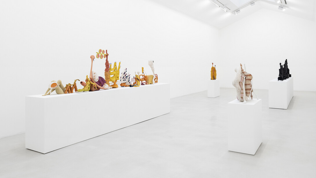 Matthew Ronay, Thirteen forms, exhibition view. Courtesy of Perrotin Gallery