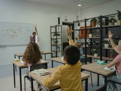 Classe questionando. A mente está acostumada a problematizar as coisas sem compreender, mas pensa bem, se não será isso a razão dela ter problemas, hã?