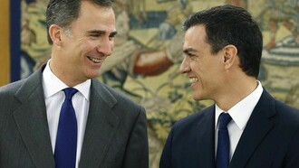 El rey Felipe VI recibe en el Palacio de la Zarzuela al secretario general del PSOE, Pedro Sánchez