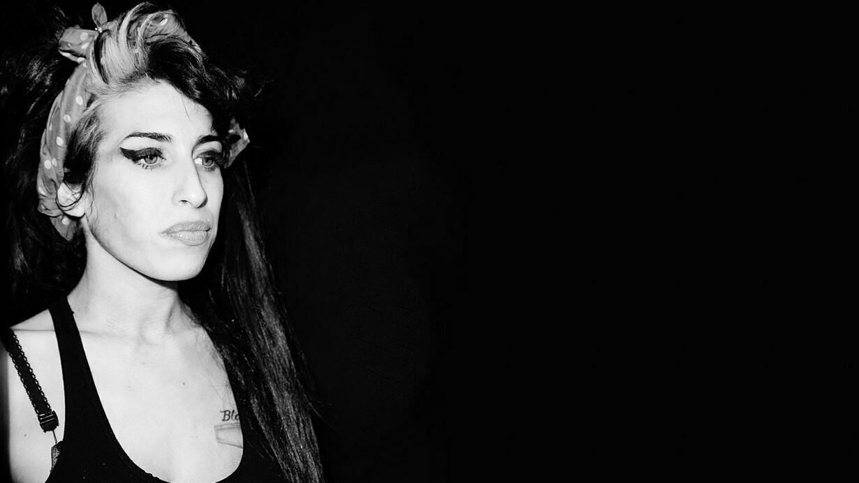 Amy Winehouse. Come dimenticare gli occhi tristi di Amy Winehouse? Una bellezza atipica ma fortemente evocativa e una intensa tenerezza circondata da un alone di sensualità inusitato. Impossibile non lasciarsi trasportare dal ritmo soul delle sue canzoni