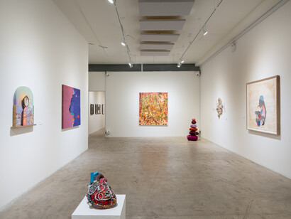 Various artists, Mad heart, be brave, exhibition view. Courtesy of Fridman Gallery. Photo by Adam Reich