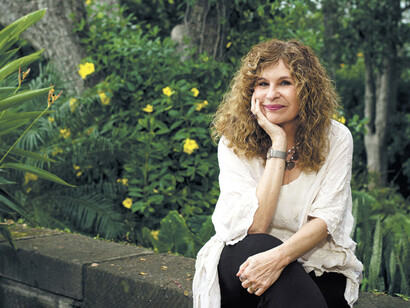 La obra literaria de Belli ha sido ampliamente reconocida, y su defensa de los derechos humanos la convierte en una referente de la resistencia cultural nicaragüense