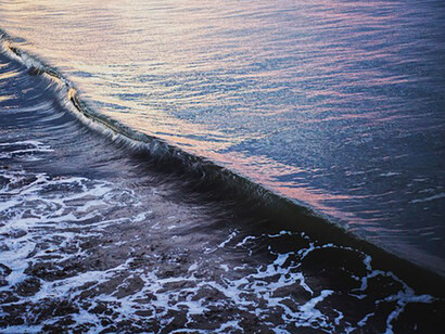 Un’onda più alta colpisce il viso, si insinua bloccando bocca e naso e impedisce di respirare