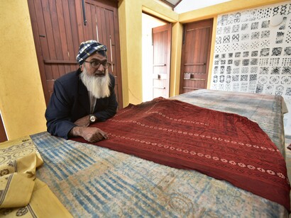 Ismailbhai Khatri, master Ajrakh (block print) artist @ Ashish Kothari