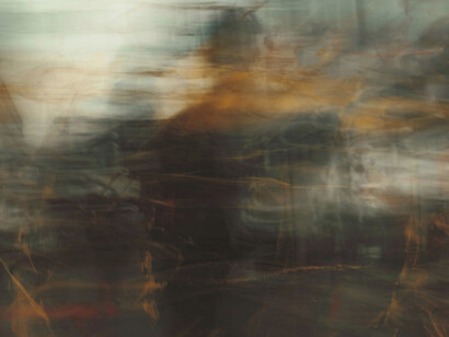 Em conversa com Cristiane Rodrigues, Emmanuel Santiago analisa a resistência da poesia, ressaltando o papel da alegoria e o desejo de mudança frente às limitações da poesia como luxo burguês