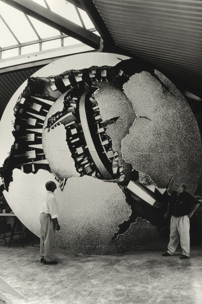 Open studio #3, Arnaldo Pomodoro. La sfera, exhibition photo. Courtesy of Fondazione Arnaldo Pomodoro