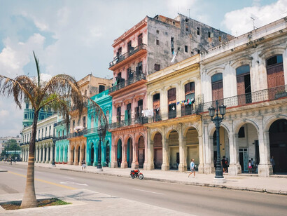 Edificios en los alrededores del malecón habanero