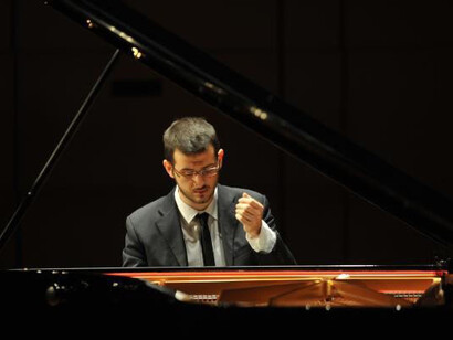 Stefano Guarascio durante un concerto