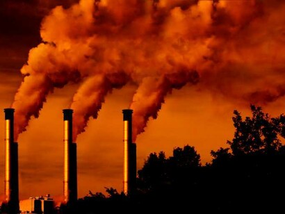 La generación de energía a partir de combustibles fósiles no solo es ineficiente, sino que sus residuos afectan a la salud de las personas