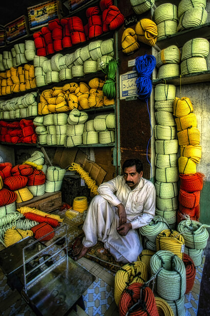Pakistan – Negozio di cordame nel bazar di Peshawar 