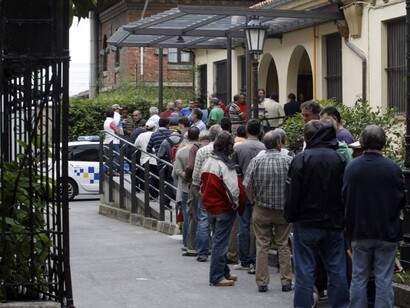 Asturias. Cola a las puertas de un comedor social de Oviedo